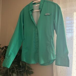 Women’s Columbia Green Outdoor Shirt Size M